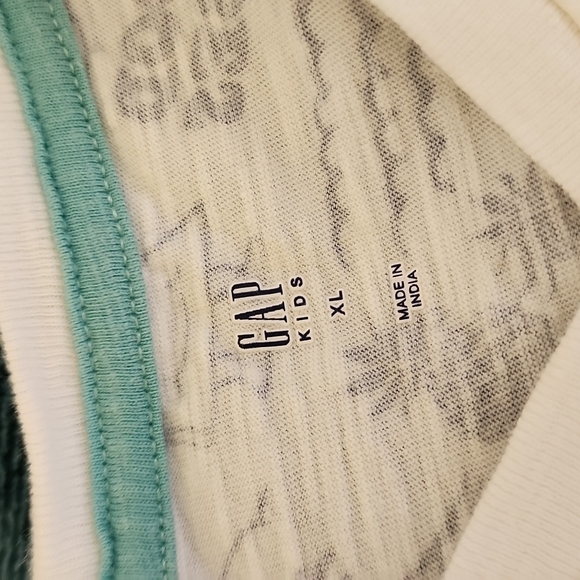 Gaps Kids V Neck TShirt - Picture 3 of 6